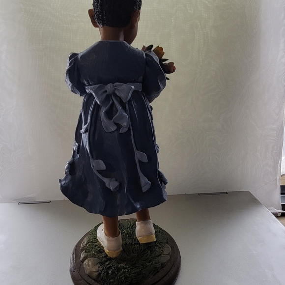 Treasures of the Heart Figurine - Picture 7 of 15